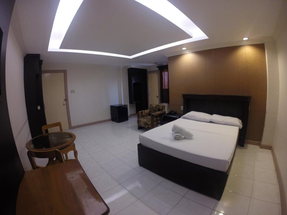 Matrimonial Bed w/ Bath Tub