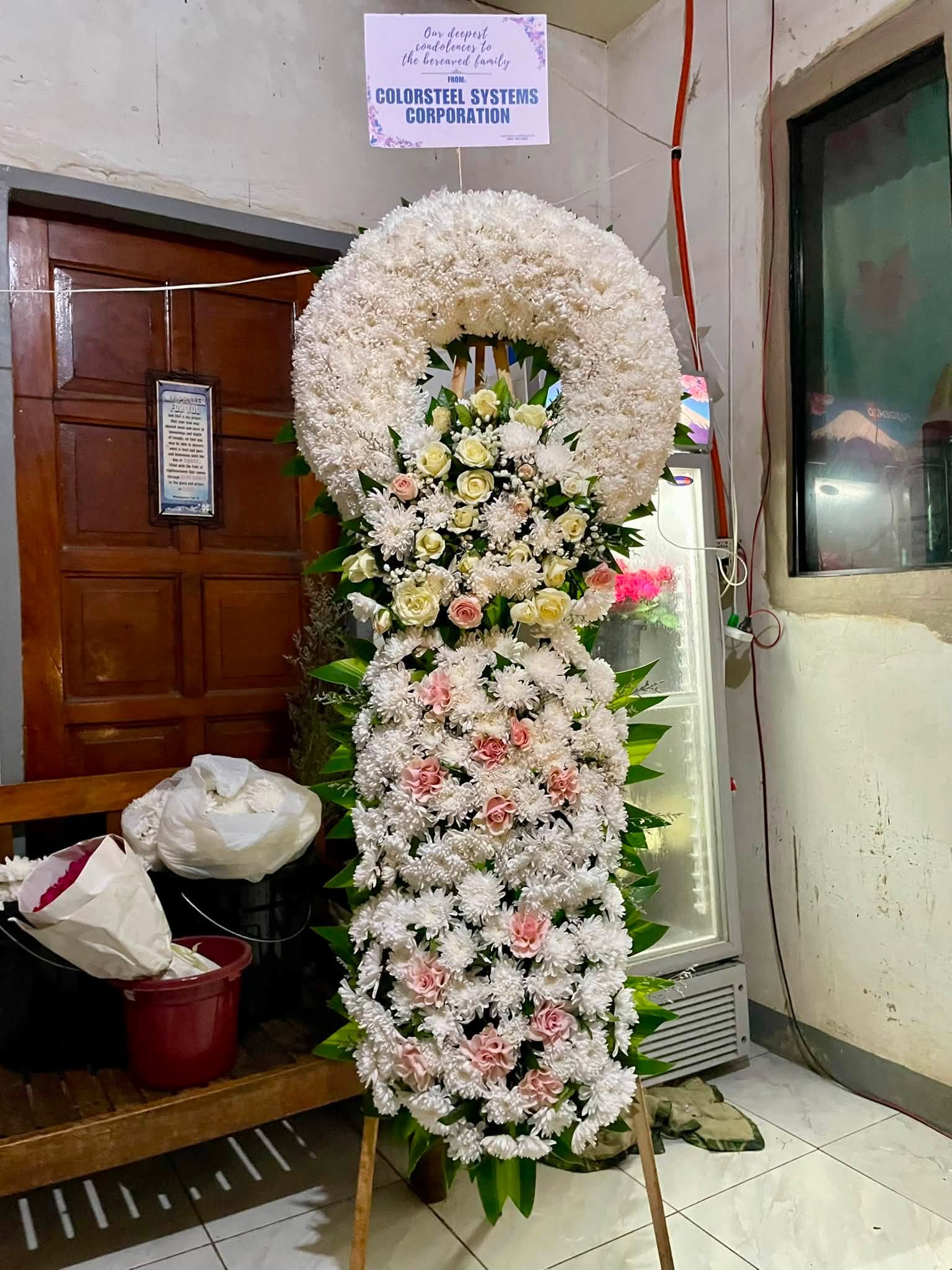 Circle Full Design Funeral Arrangement