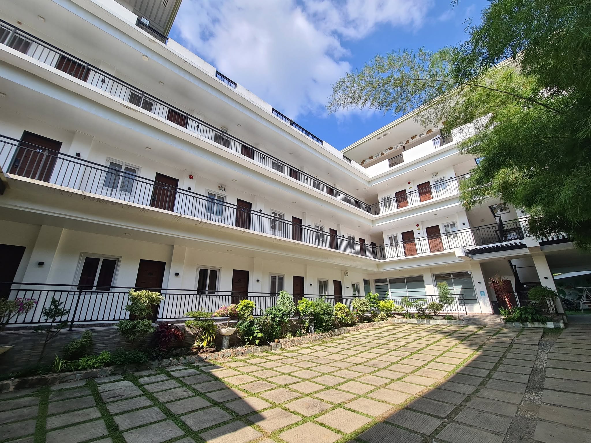 Parklay Suites